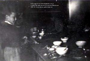 COLO JEUNE FRANCE 1953 Fr. Ferrandez au petit dejeuner